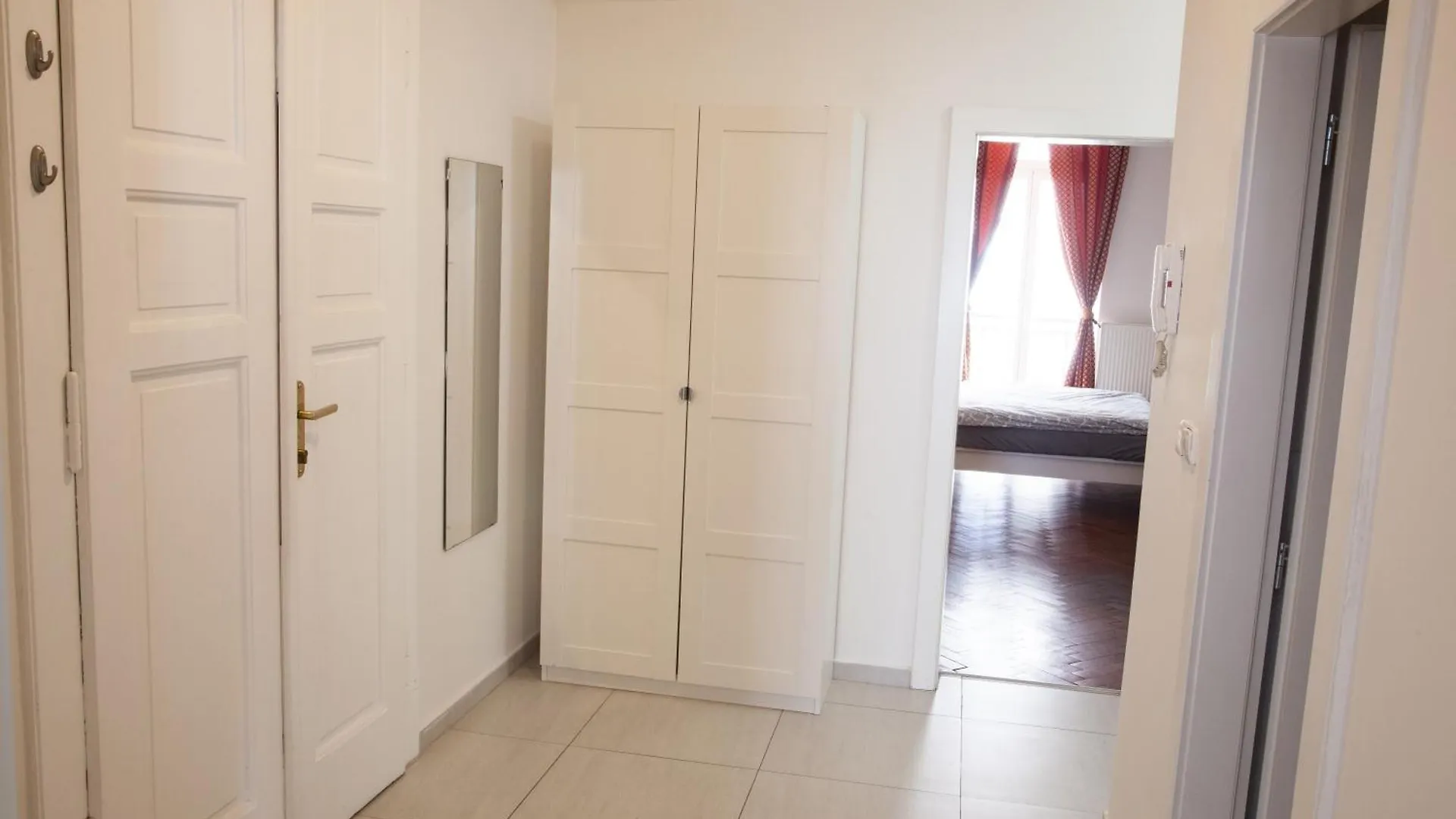 Spacious 2 Bedroom Apartment With Nice Terrace Prag Çek Cumhuriyeti