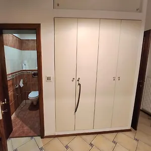 Apartment Spacious 6min From The Dancing House, Prague