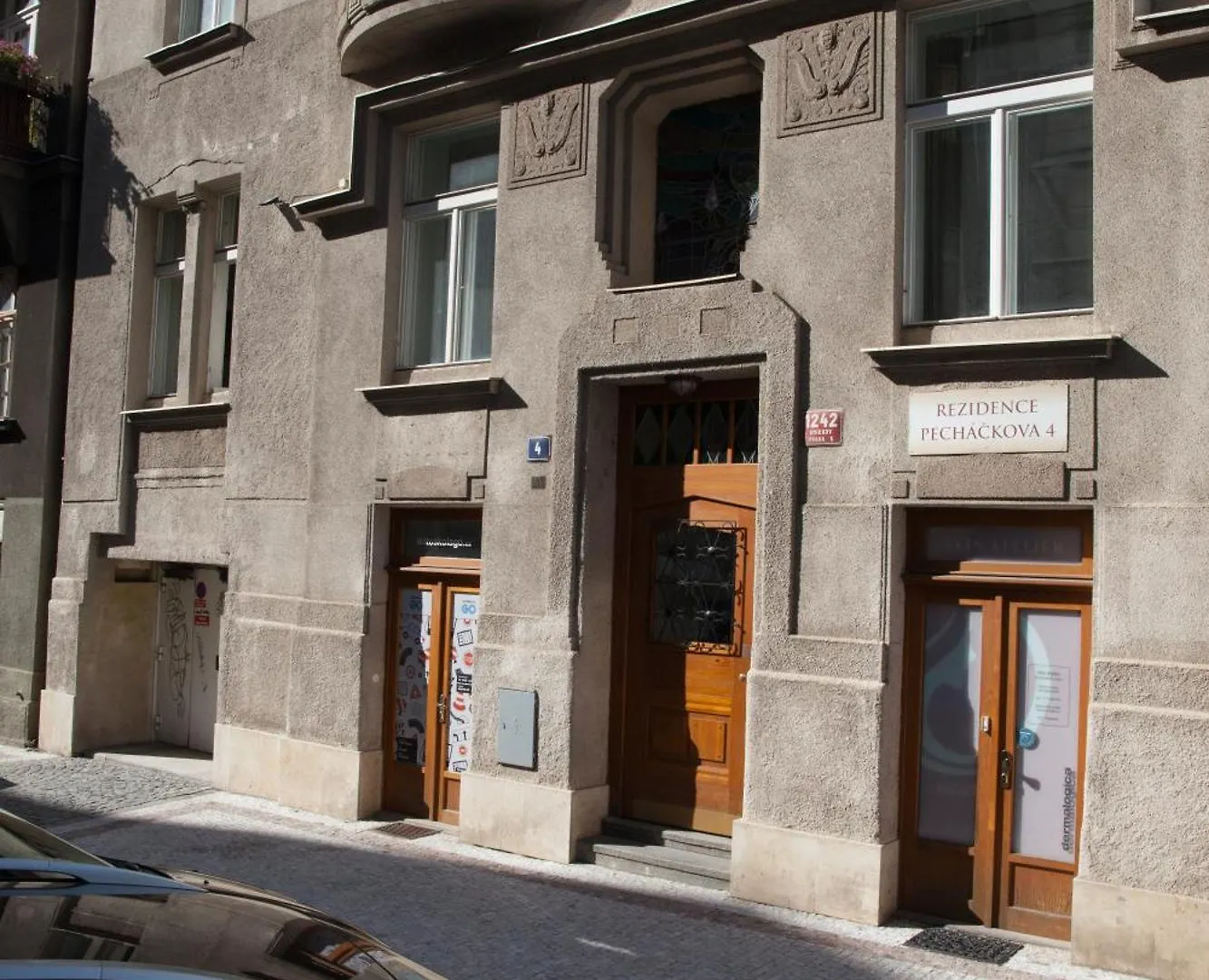 Spacious 2 Bedroom Apartment With Nice Terrace Prague 0*,