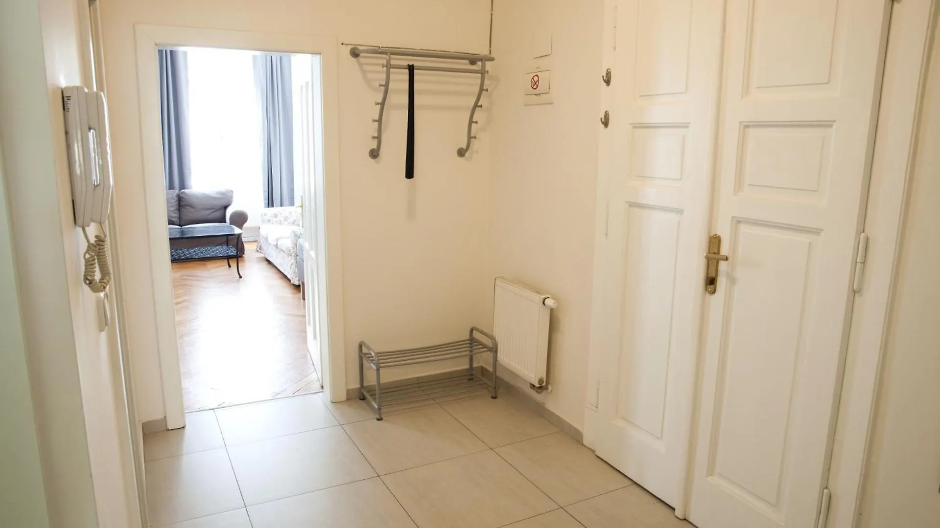 Spacious 2 Bedroom Apartment With Nice Terrace Prague 0*,
