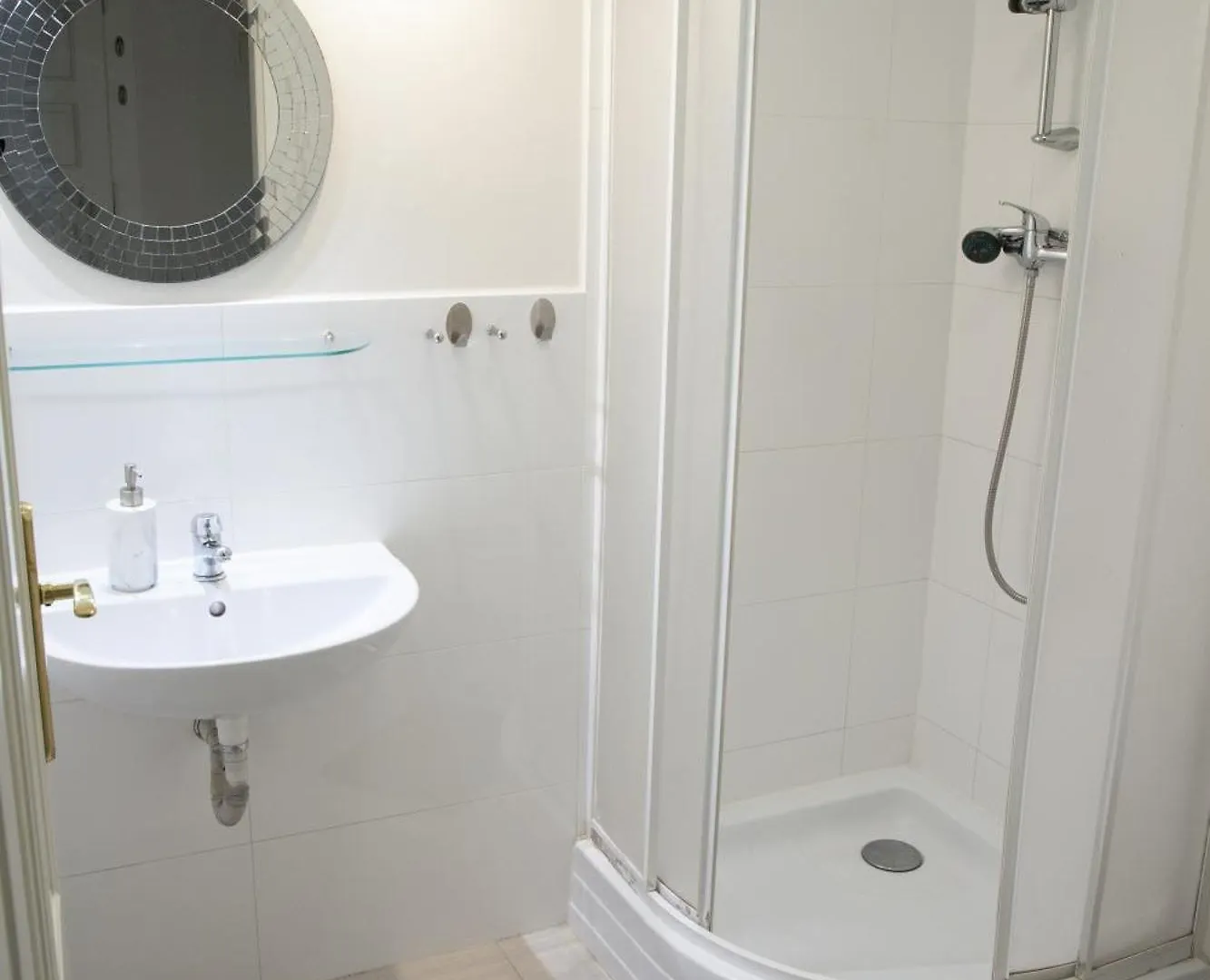 Spacious 2 Bedroom Apartment With Nice Terrace Prague