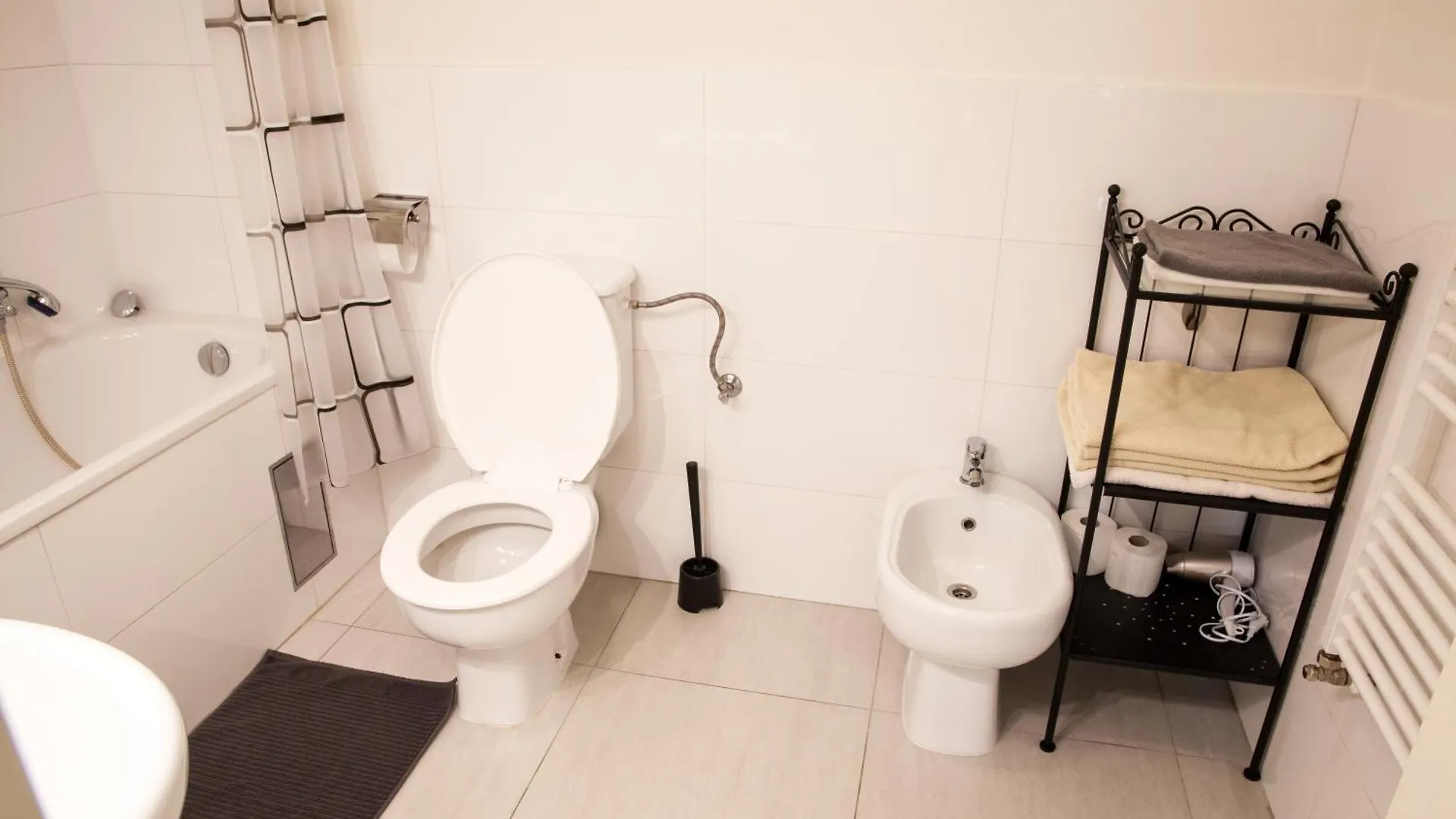 Spacious 2 Bedroom Apartment With Nice Terrace Prague