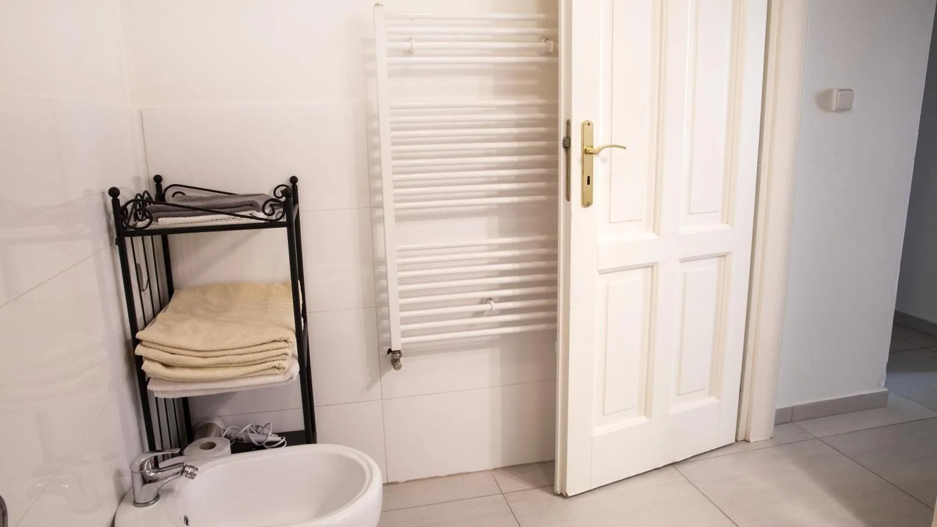 Spacious 2 Bedroom Apartment With Nice Terrace Prague