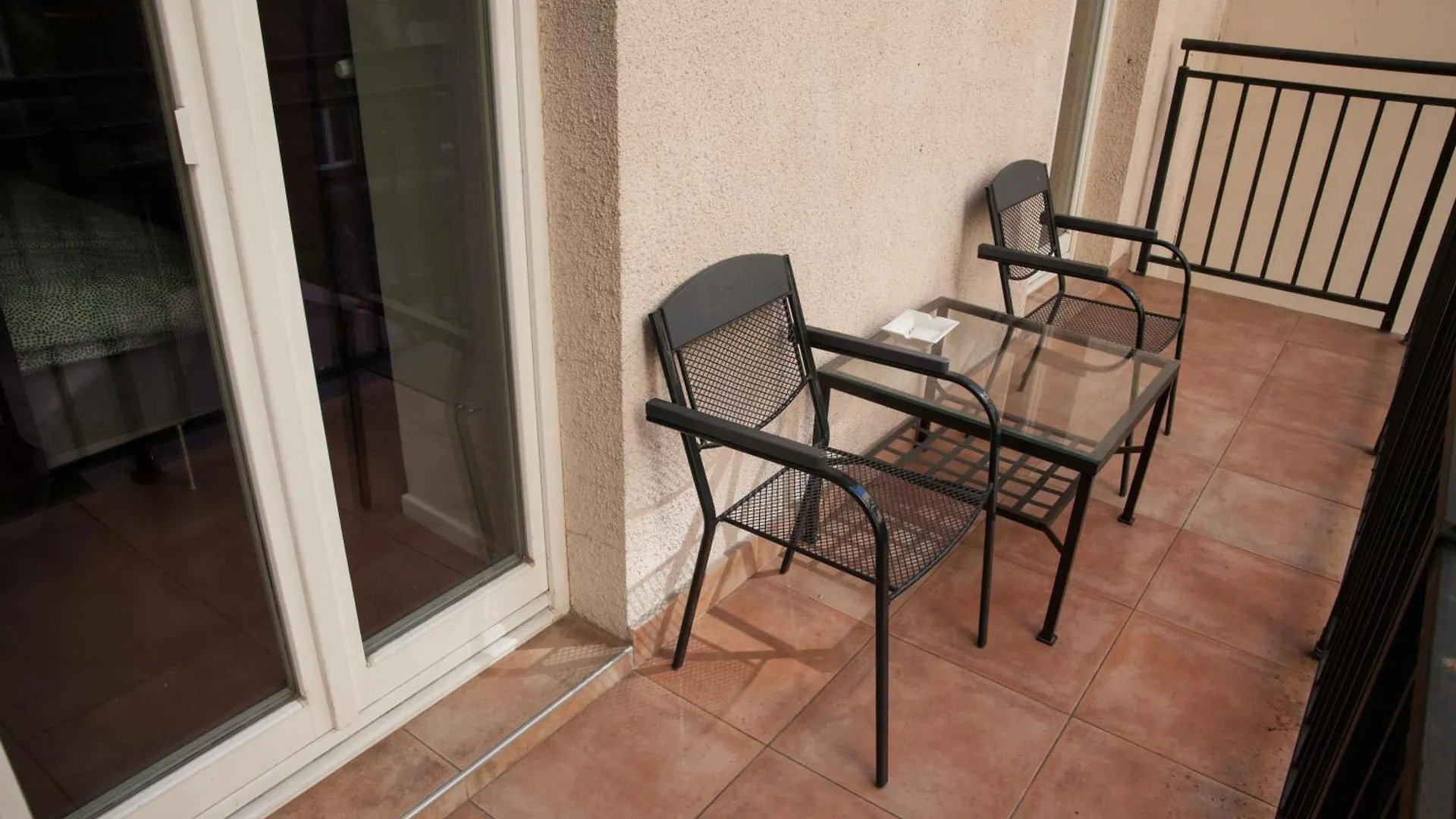 Spacious 2 Bedroom Apartment With Nice Terrace Prague